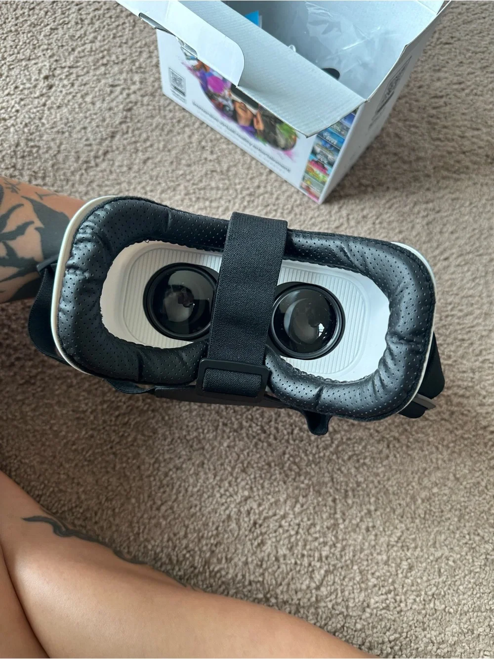 White Smartphone VR Headset - Immersive Virtual Reality